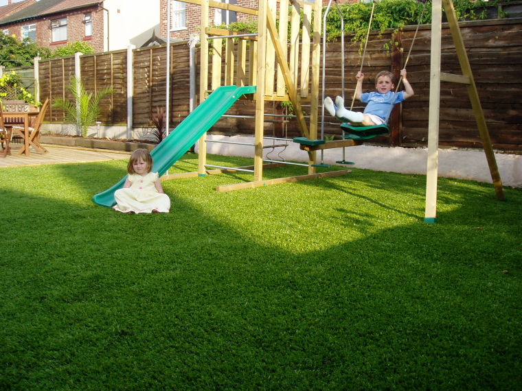 Artificial lawn installers